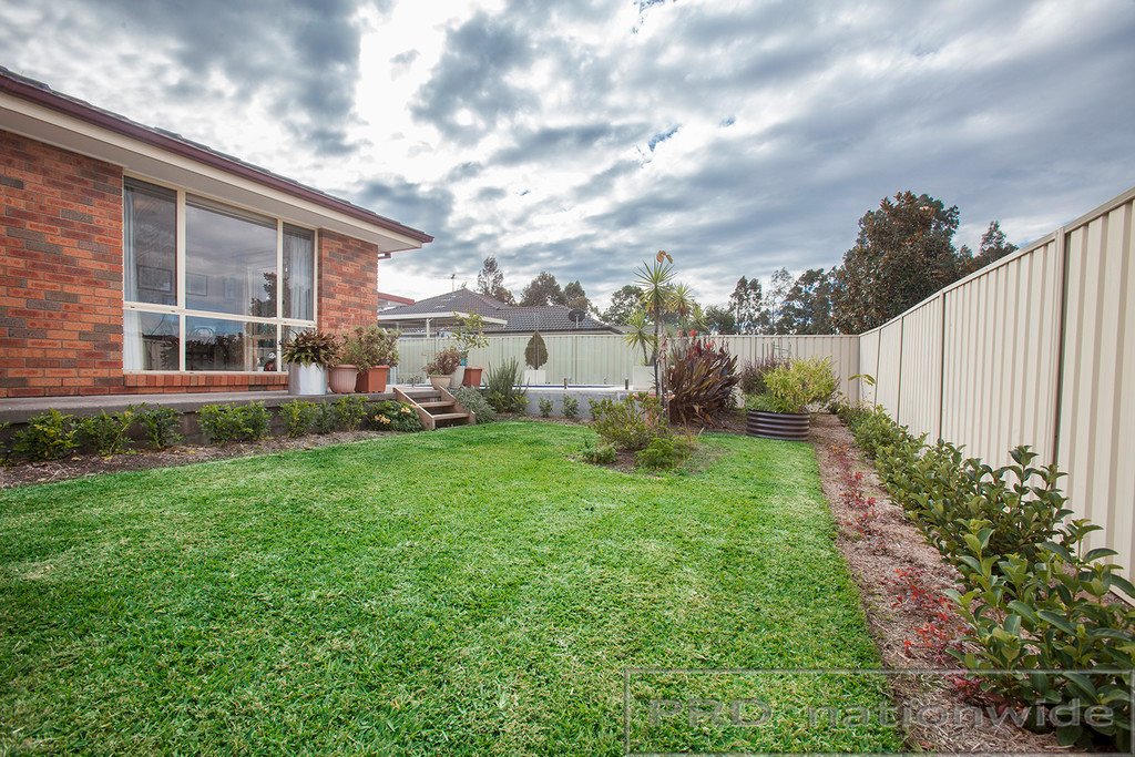 25 Honeyoak Drive ABERGLASSLYN 8