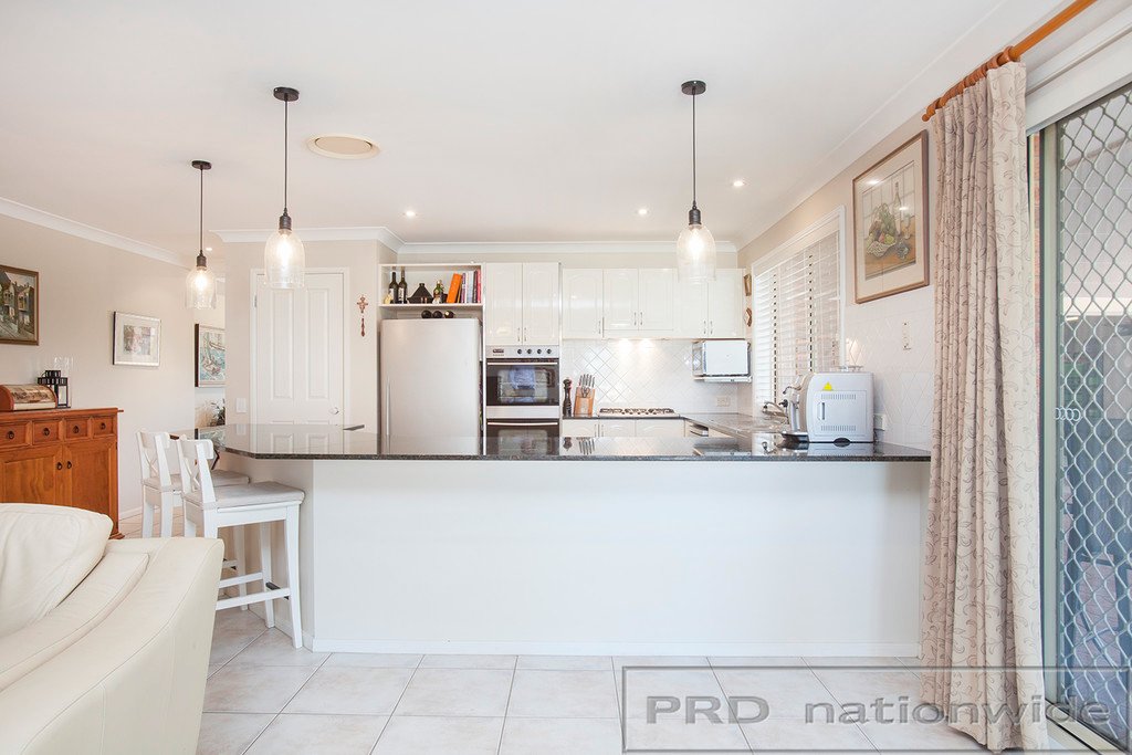 25 Honeyoak Drive ABERGLASSLYN 16