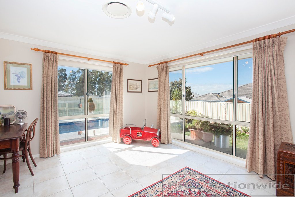 25 Honeyoak Drive ABERGLASSLYN 18