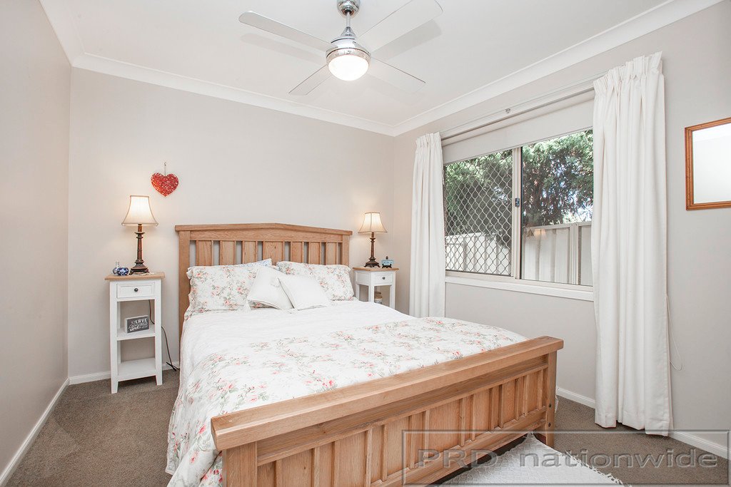 25 Honeyoak Drive ABERGLASSLYN 19