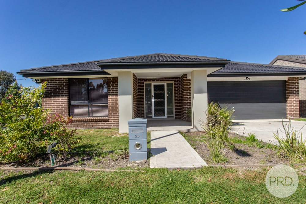 25 Illoura Way JORDAN SPRINGS 1