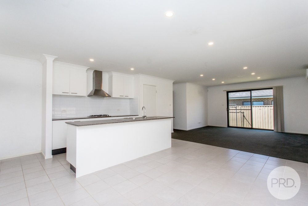 25 Illoura Way JORDAN SPRINGS 5