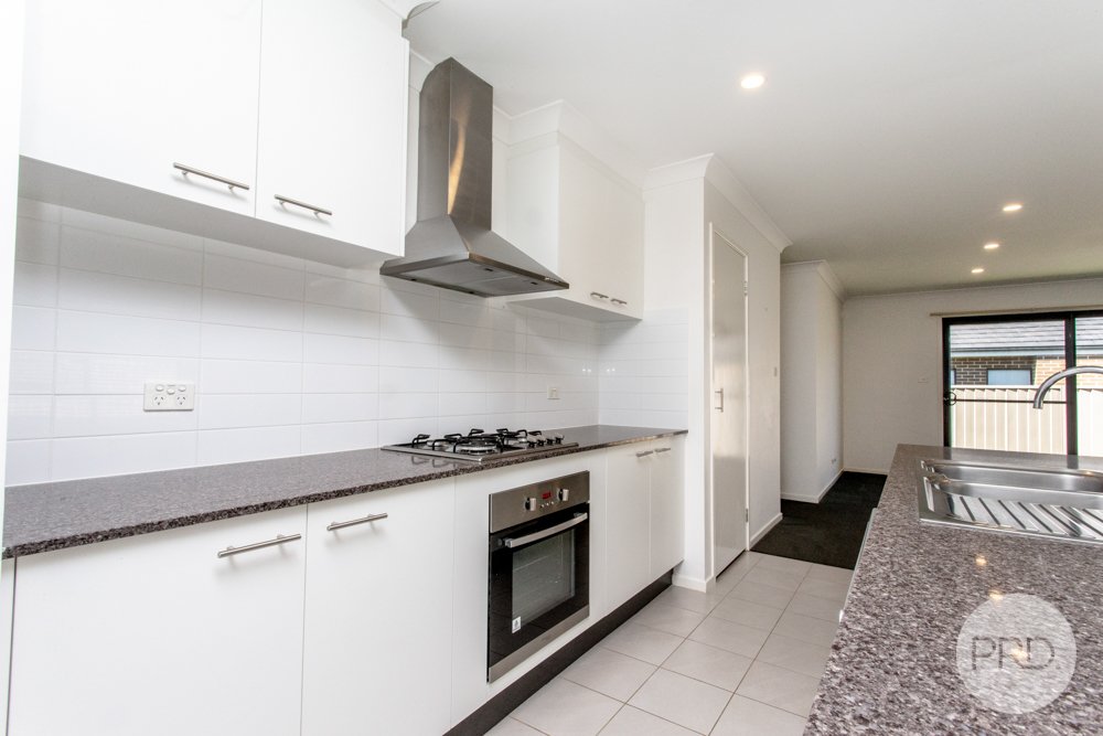 25 Illoura Way JORDAN SPRINGS 6