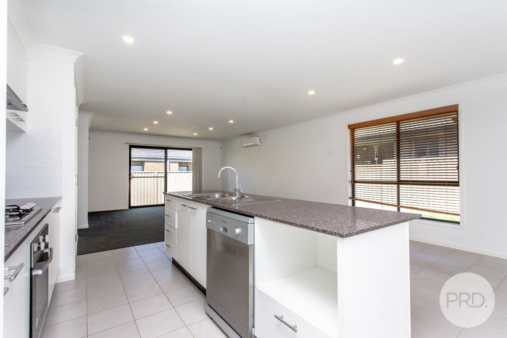 25 Illoura Way JORDAN SPRINGS 7