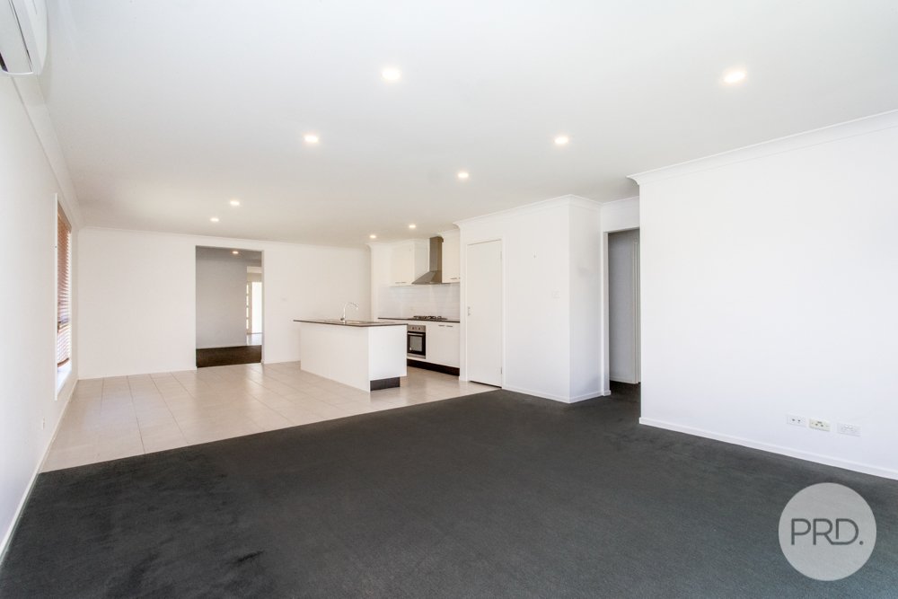 25 Illoura Way JORDAN SPRINGS 9