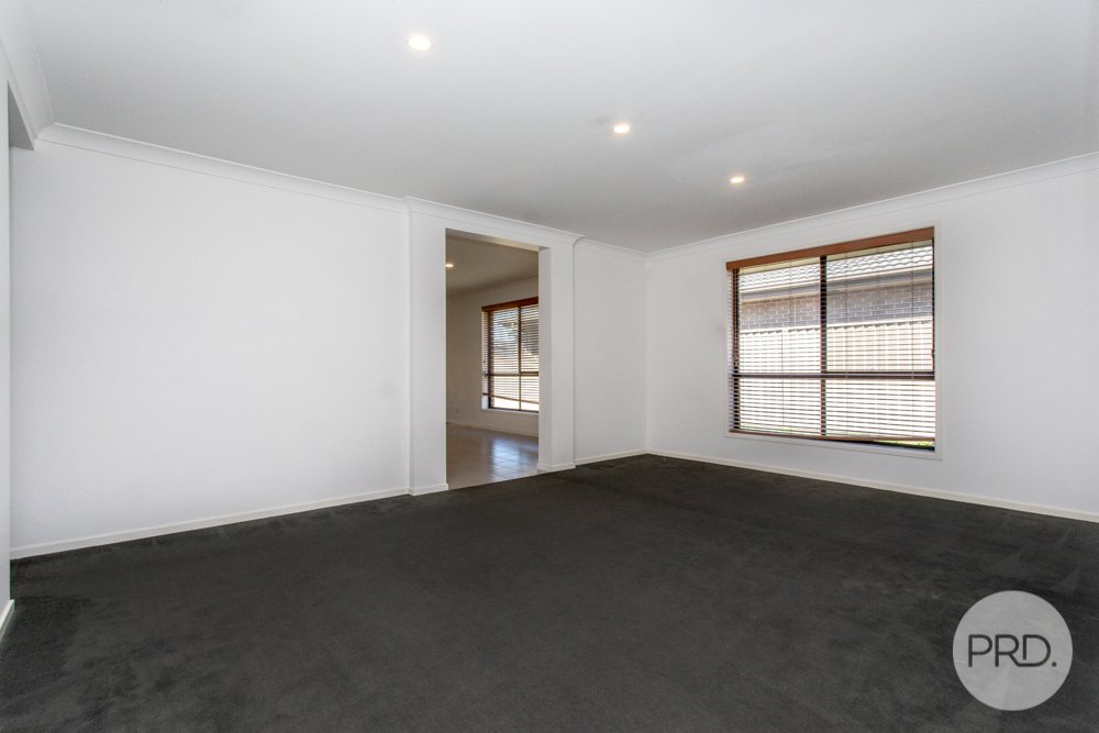 25 Illoura Way JORDAN SPRINGS 17