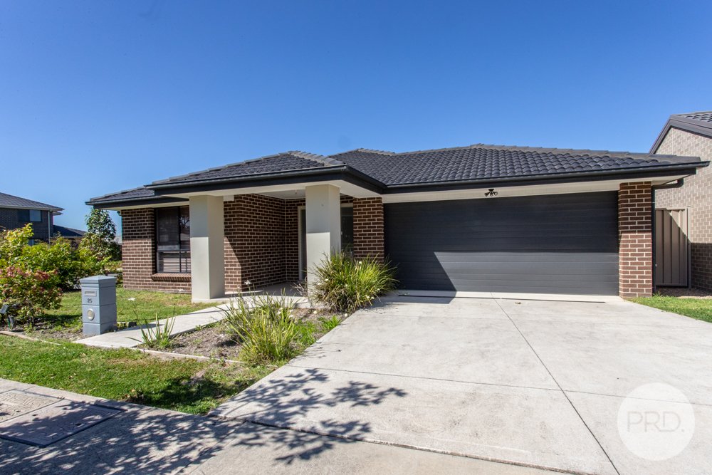 25 Illoura Way JORDAN SPRINGS 24