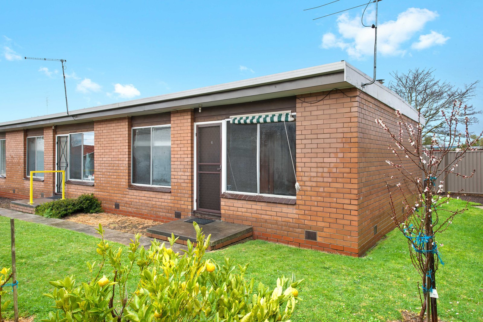 2/5 Ivanhoe Street, WENDOUREE VIC 3355 Buxton 2023