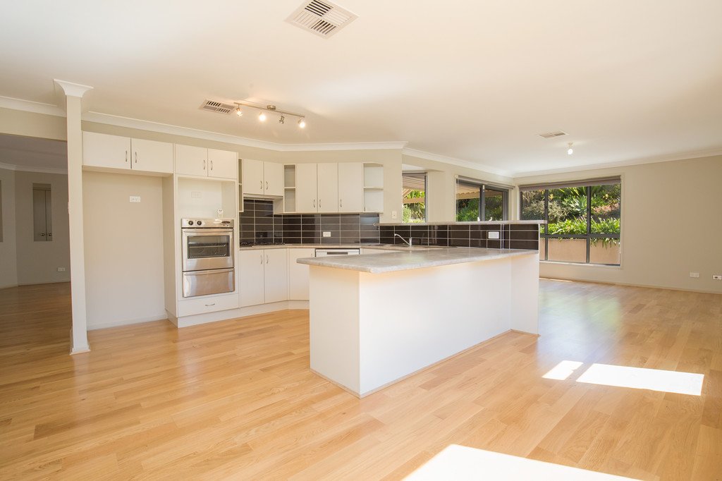 25 Jenna Dr  RAWORTH 5