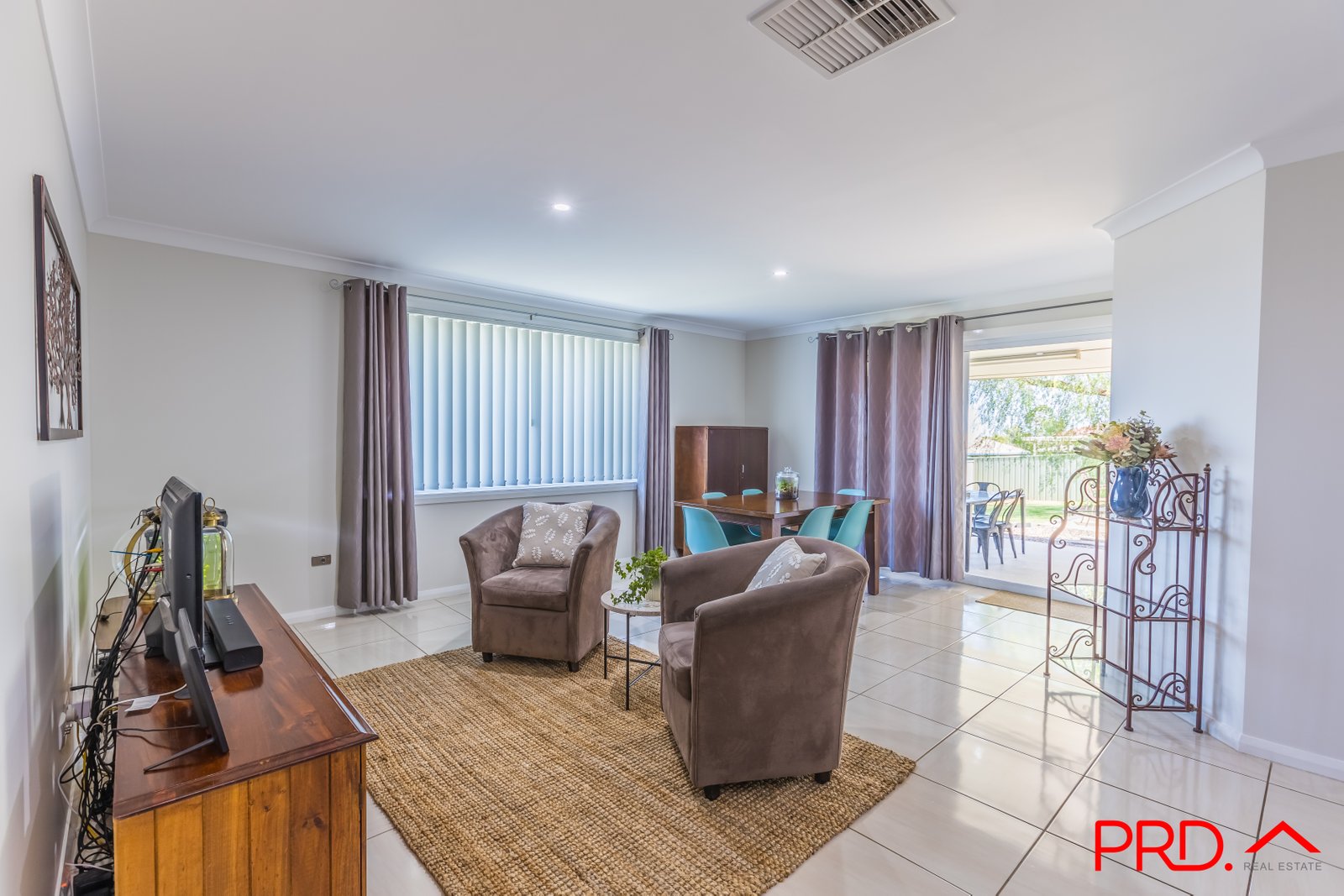 25 Kaputar Close TAMWORTH 2