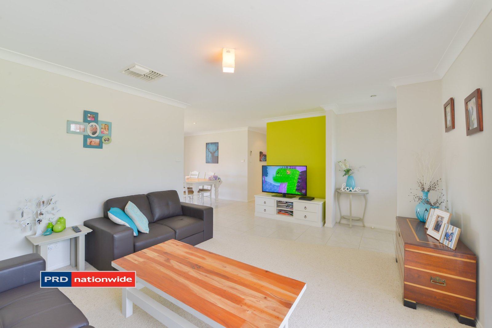 25 Karenvar Avenue TAMWORTH 3
