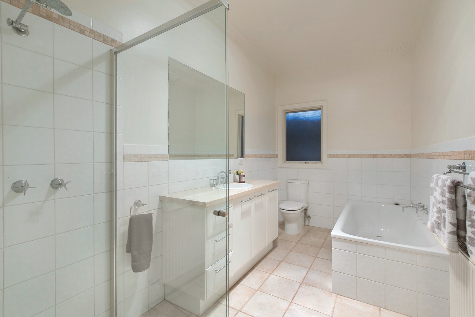 25 Kenmare Street, Mont Albert North, VIC