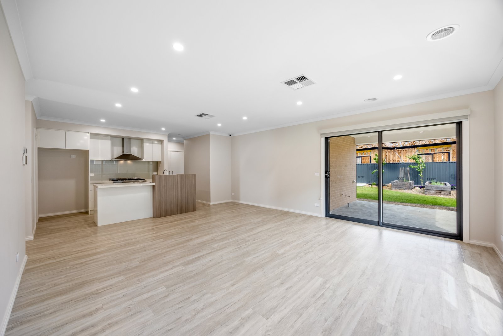 Gallery: 25 Lakeland Drive
