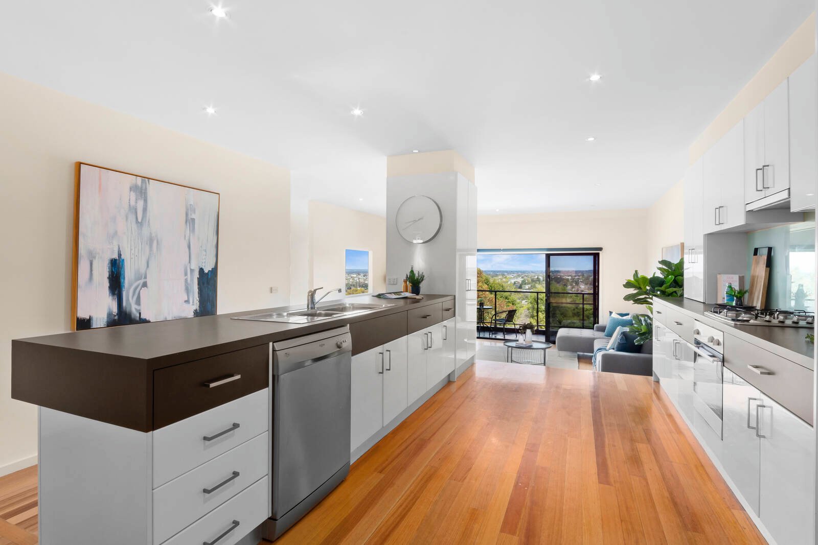 Gallery: 2/5 Lansbury Crescent