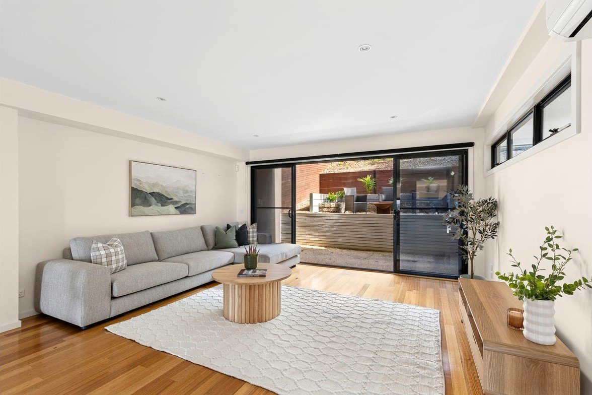 Gallery: 2/5 Lansbury Crescent