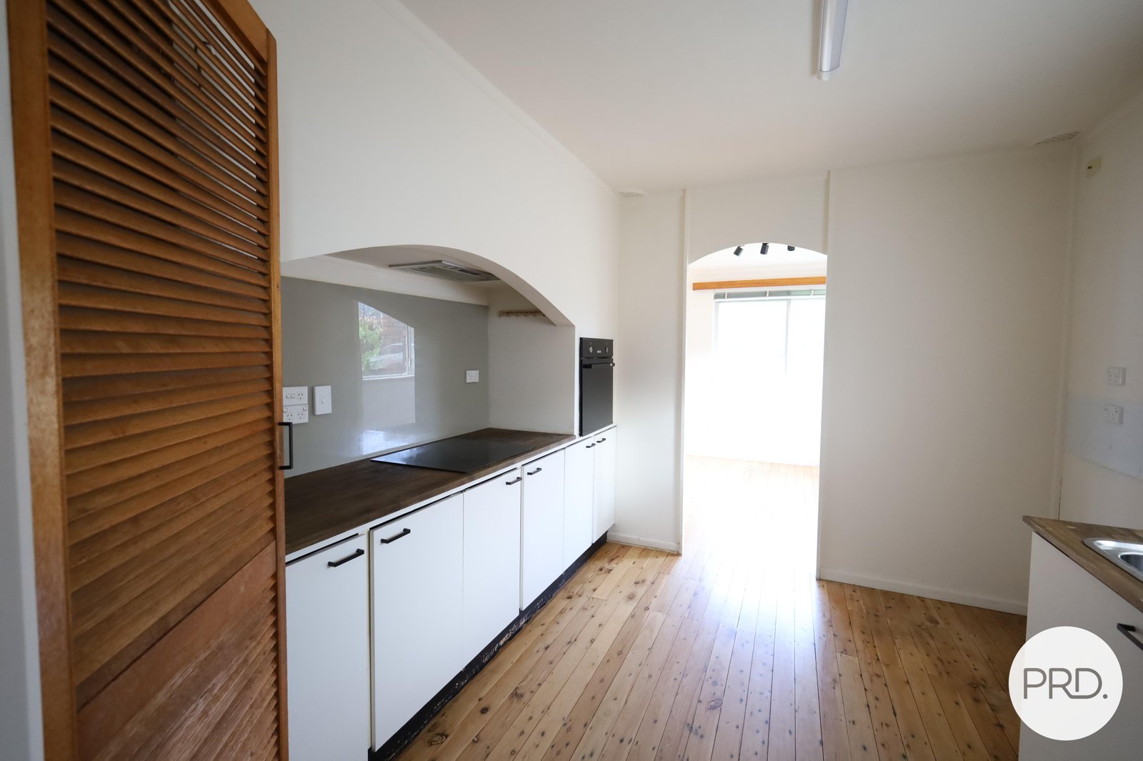 25 Lawson Crescent ORANGE 8