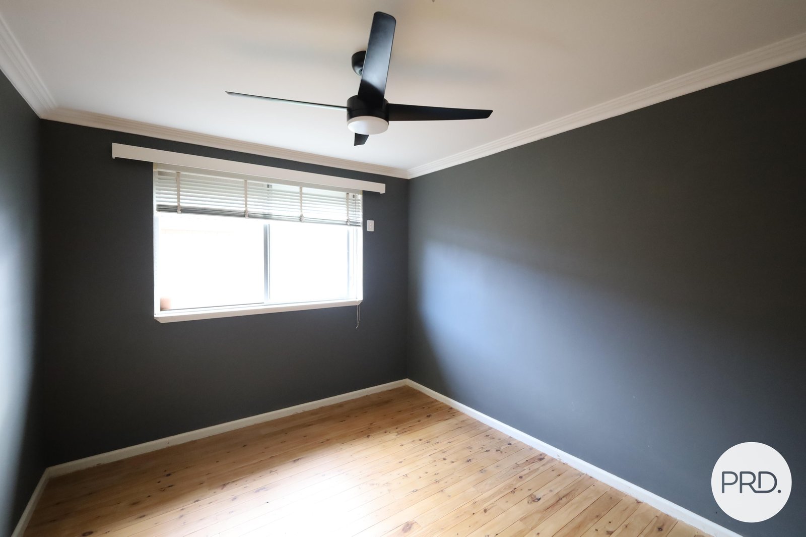 25 Lawson Crescent ORANGE 11