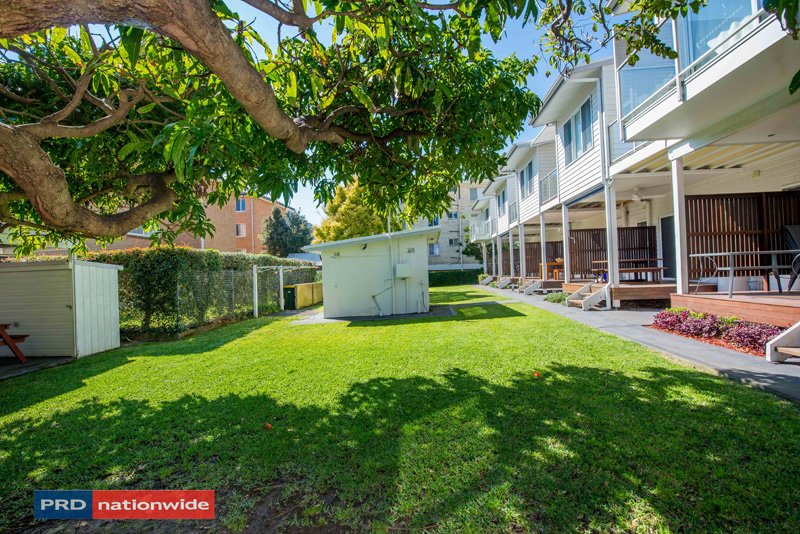 2/5 Lillian Street SHOAL BAY 17