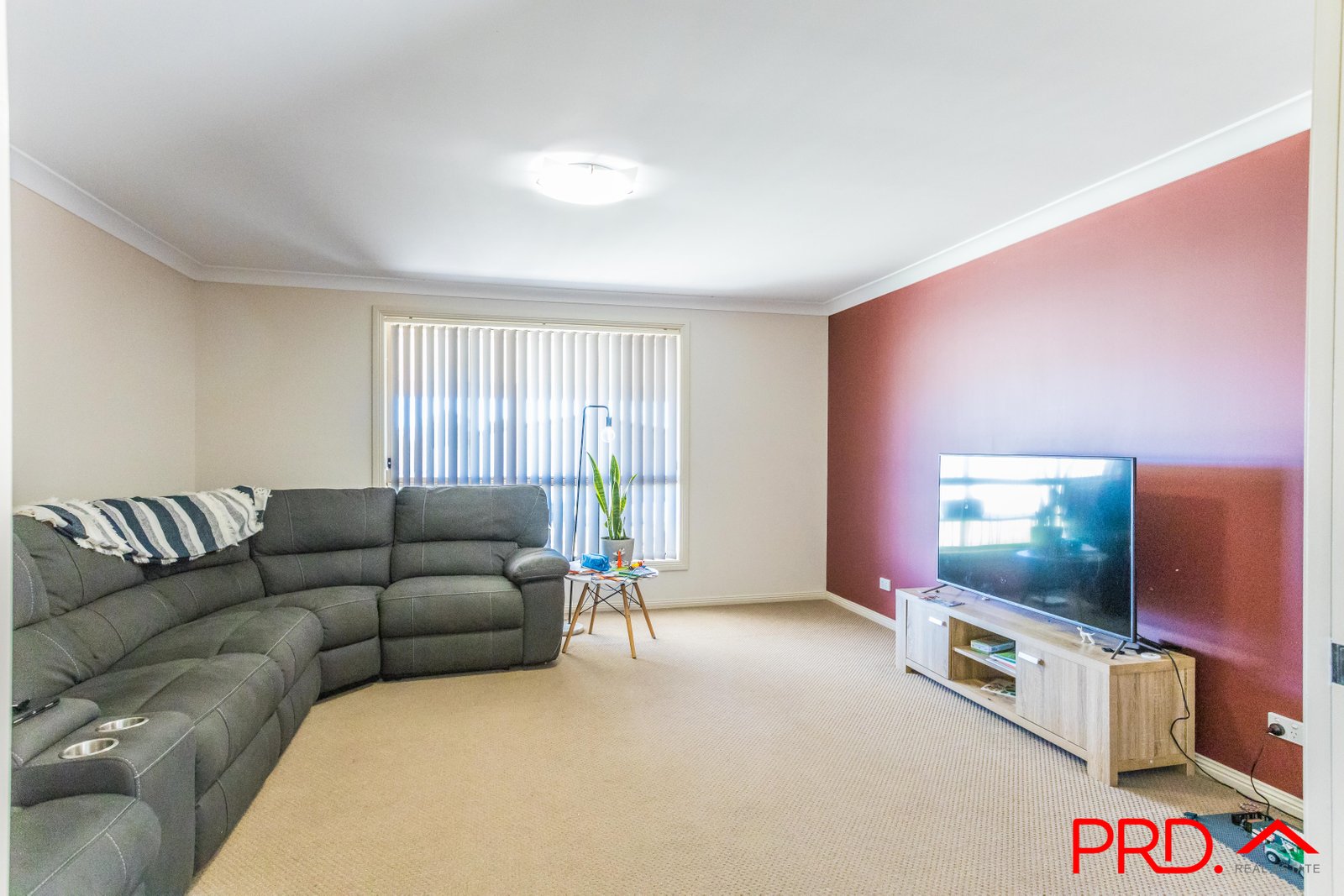 25 Lindsay Road TAMWORTH 2