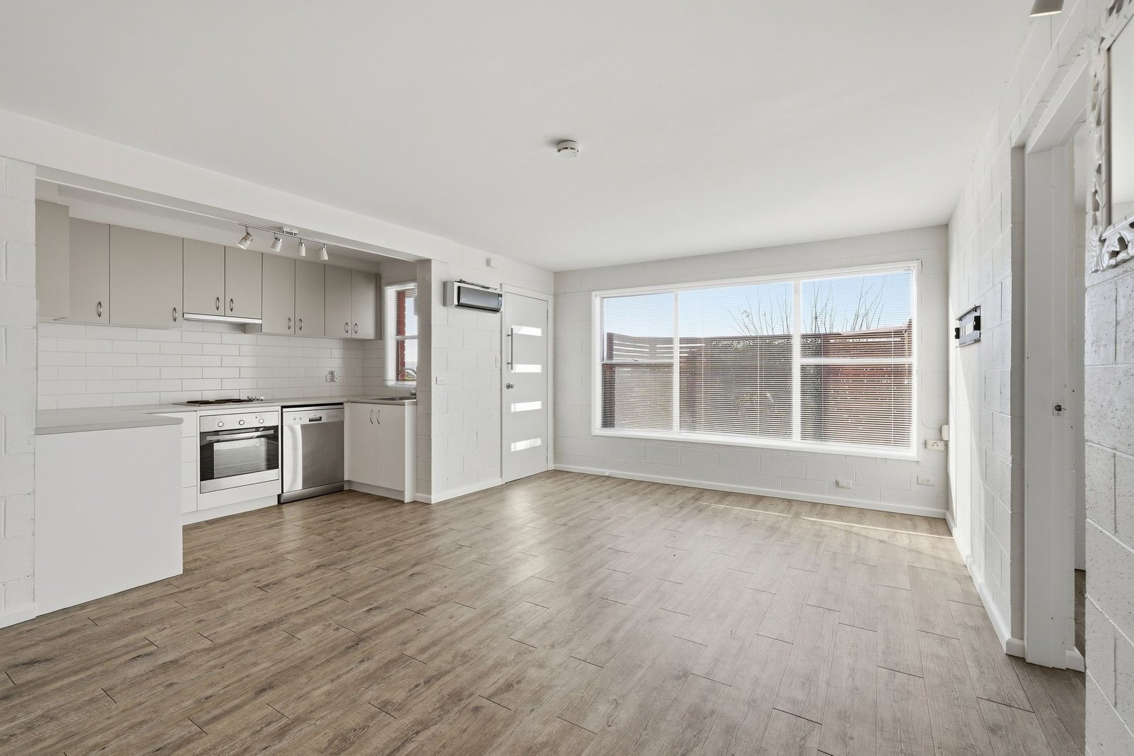 2/5 Louise Rd  AUSTINS FERRY 5