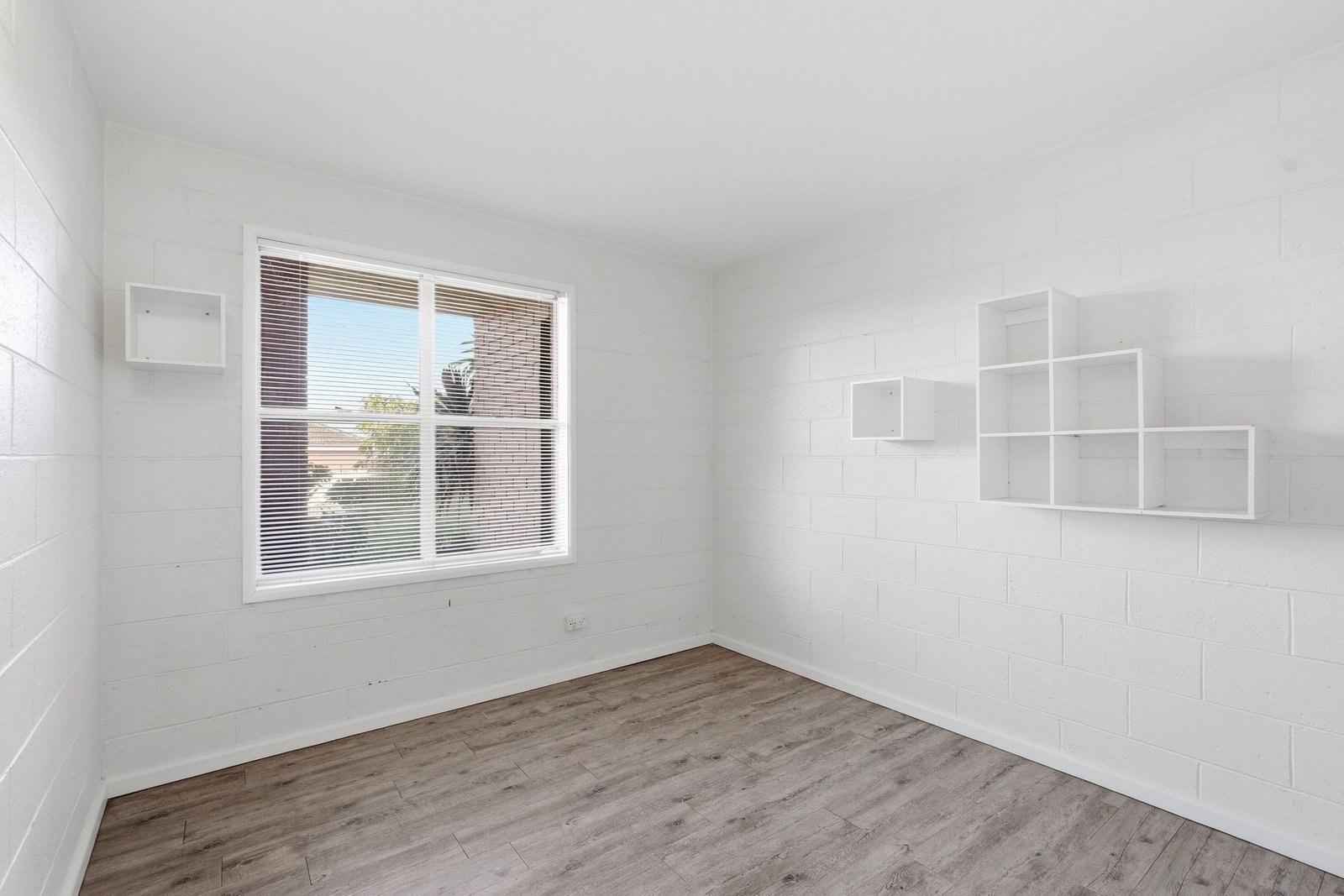 2/5 Louise Rd  AUSTINS FERRY 8