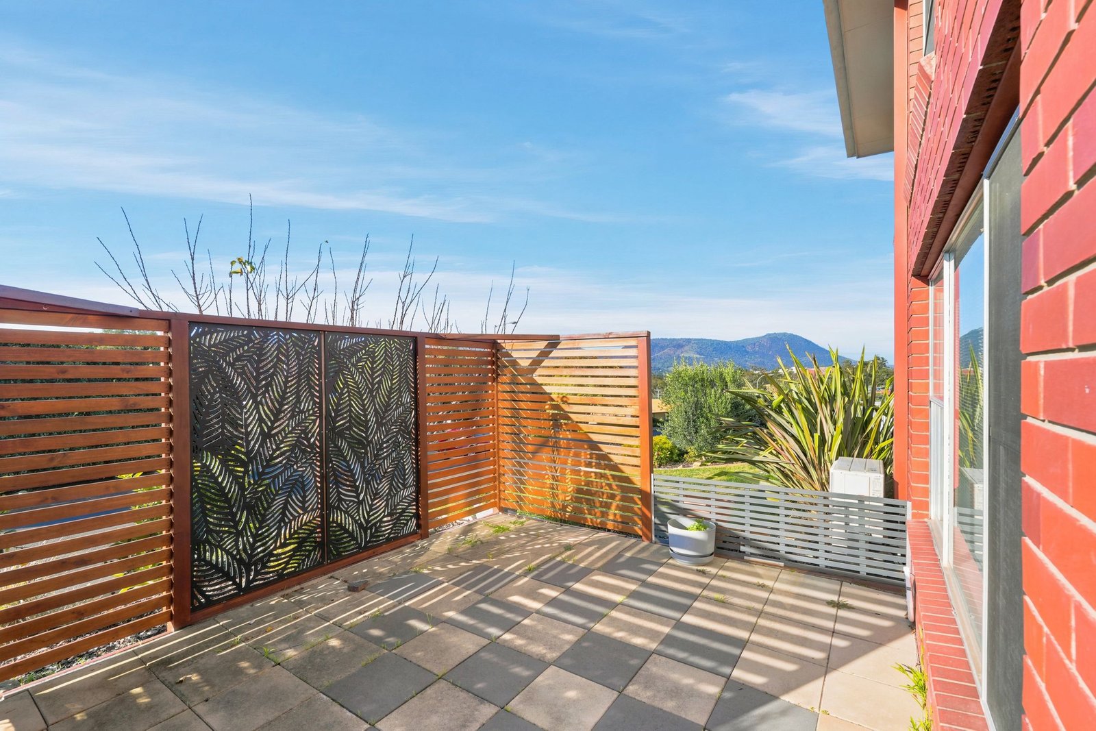 2/5 Louise Rd  AUSTINS FERRY 11