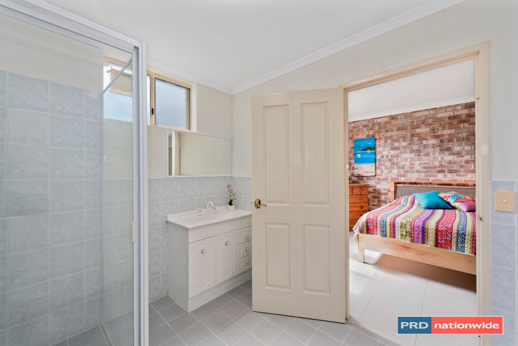 25 Lyle Campbell Street COFFS HARBOUR 24