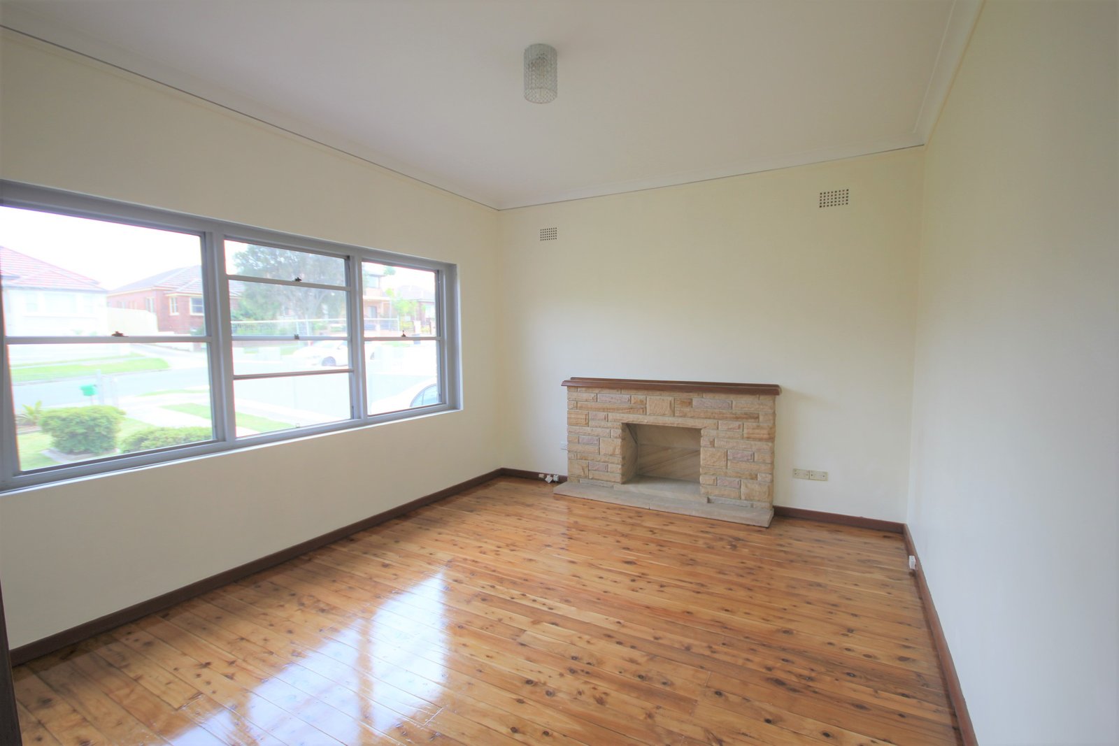 25 Lynesta Street BEXLEY NORTH 3