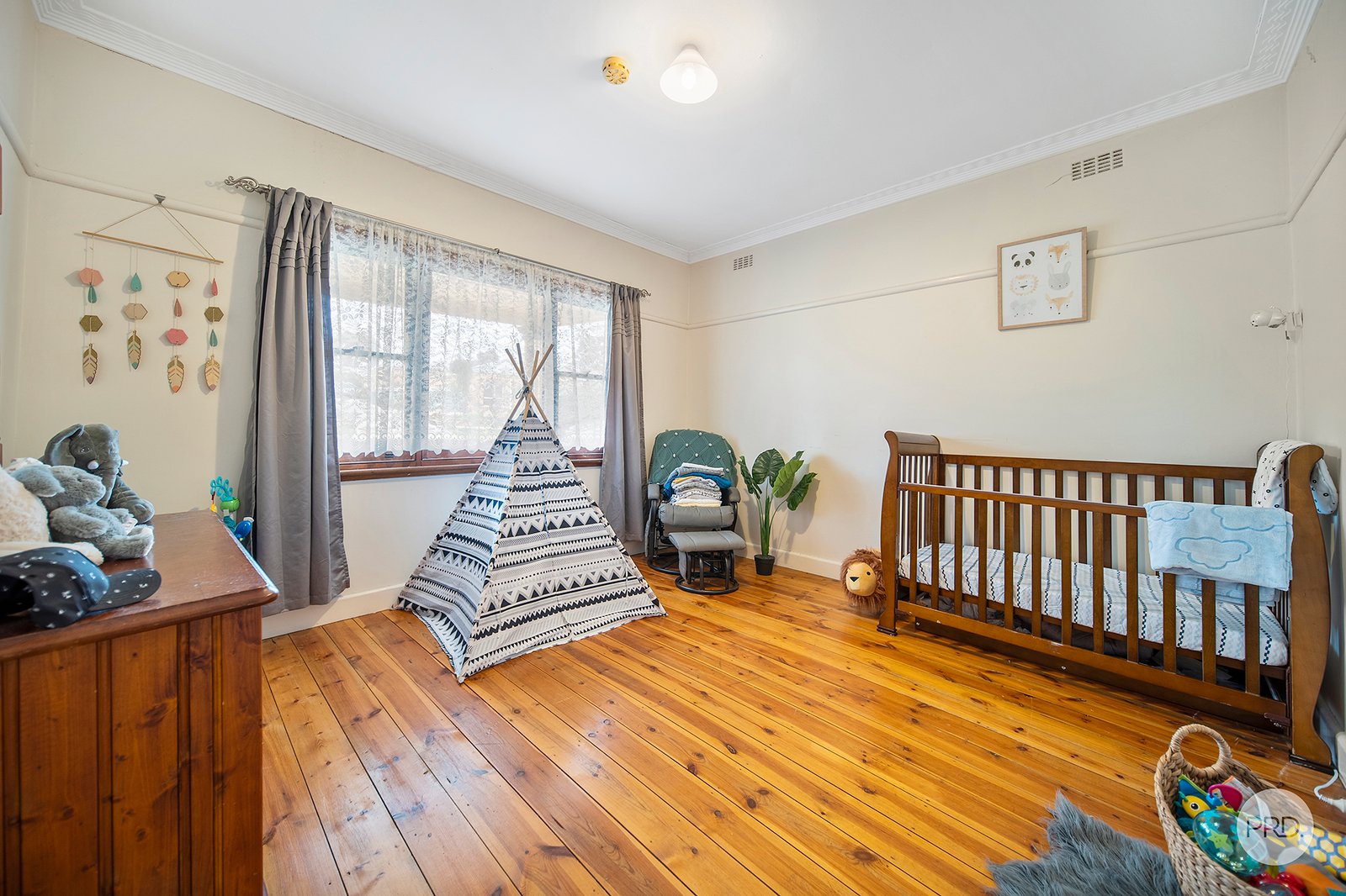 25 Mahon Avenue KENNINGTON 8