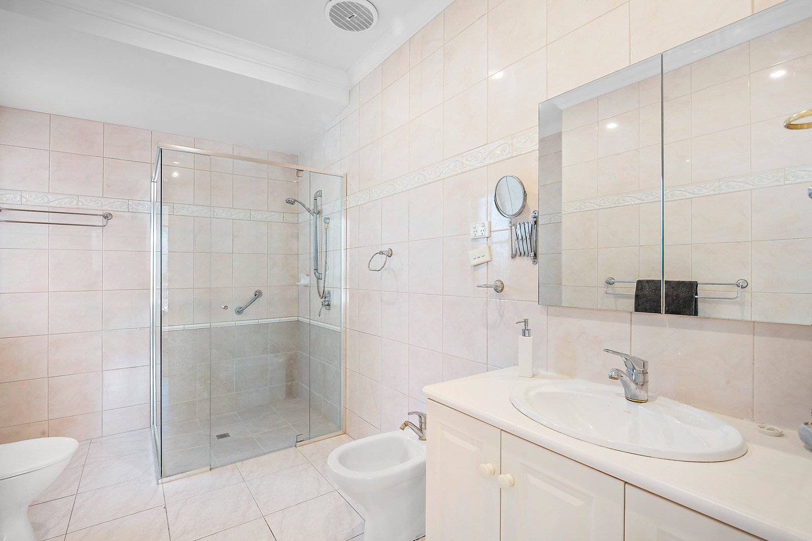 Real Estate and Property in 2/5 Marriott Street, Caulfield, VIC