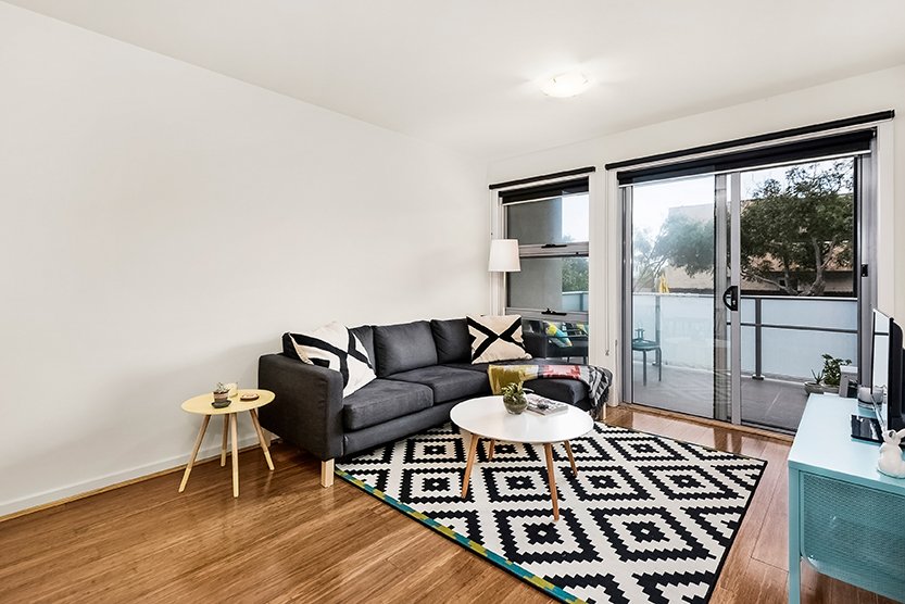 Gallery: 2/5 Maury Road