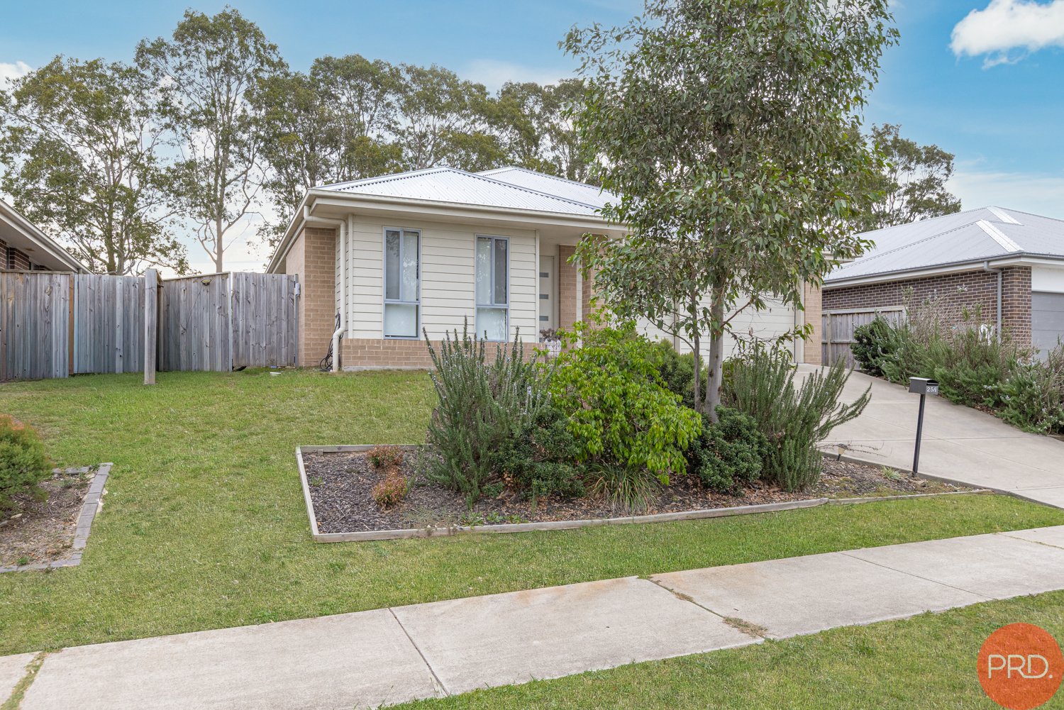 25 McGlinchey Crescent THORNTON 2