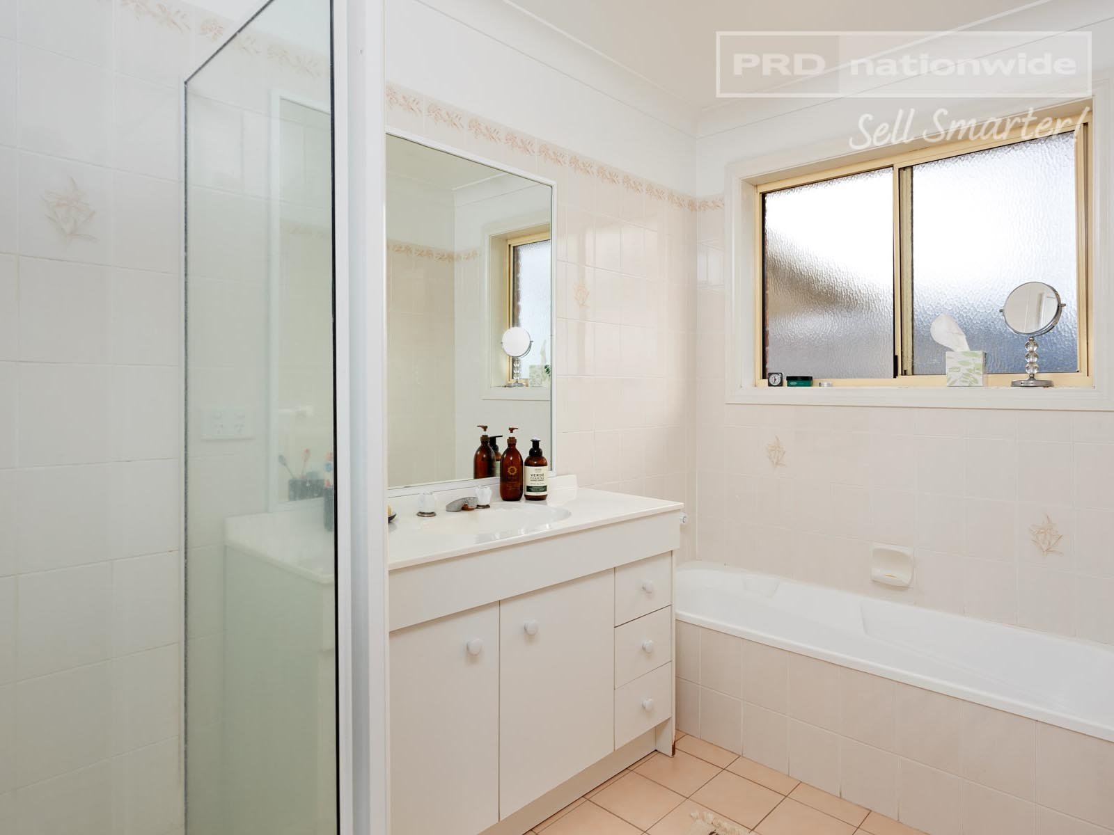 2/5 Minchin Place KOORINGAL 7