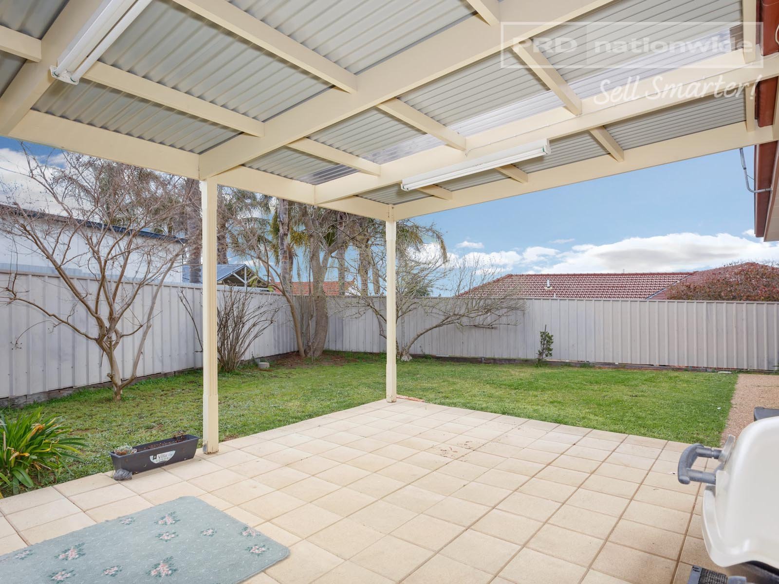 2/5 Minchin Place KOORINGAL 8