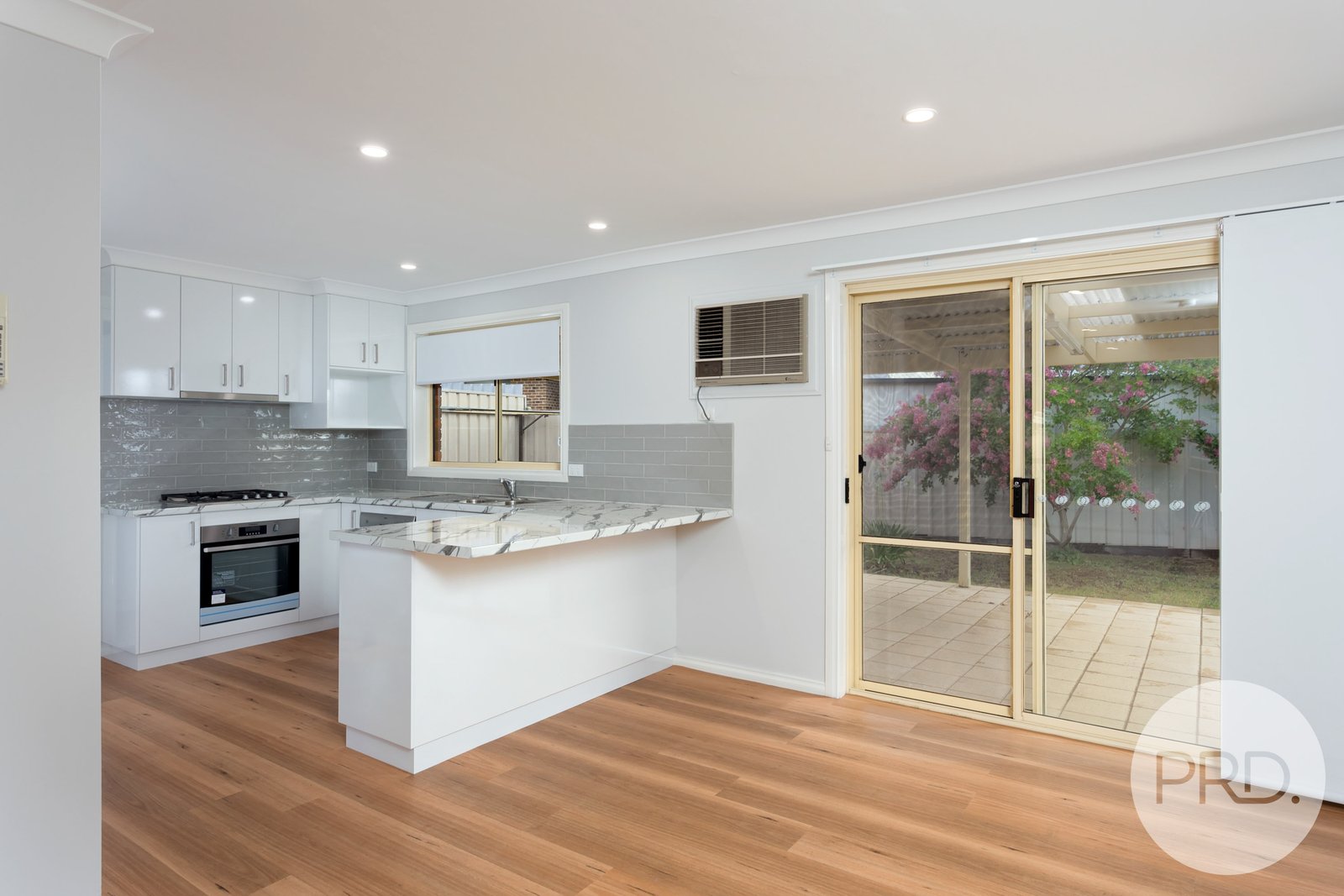 2/5 Minchin Place KOORINGAL 3