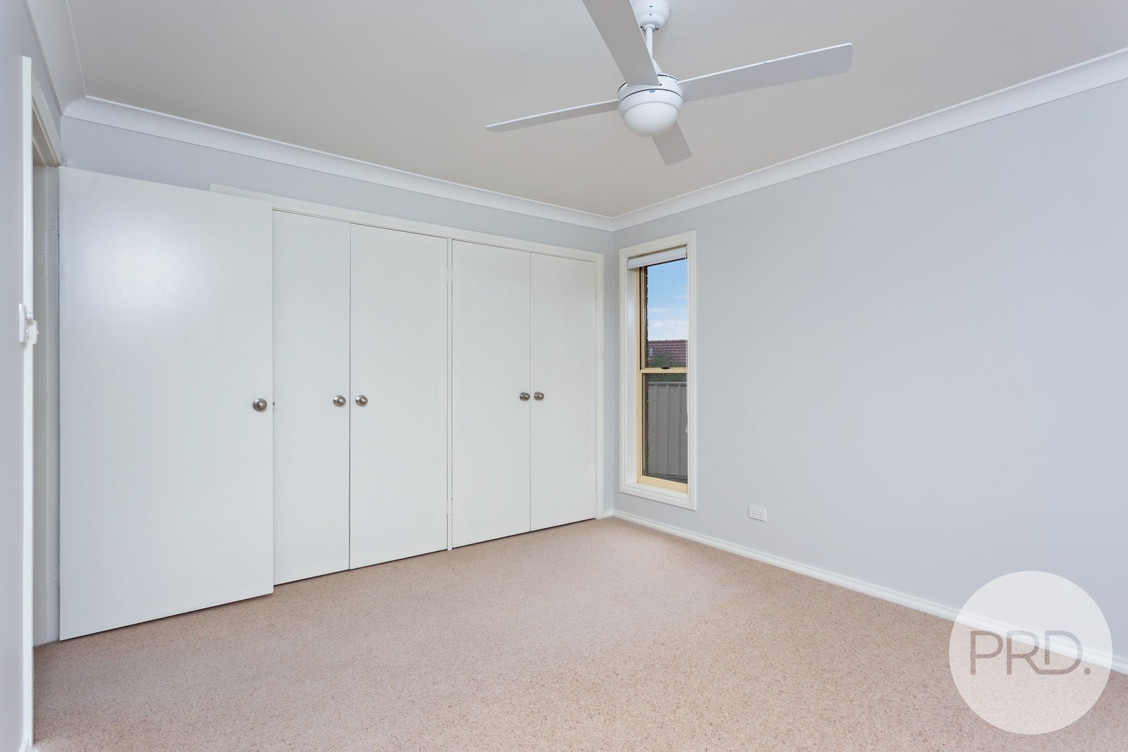 2/5 Minchin Place KOORINGAL 6