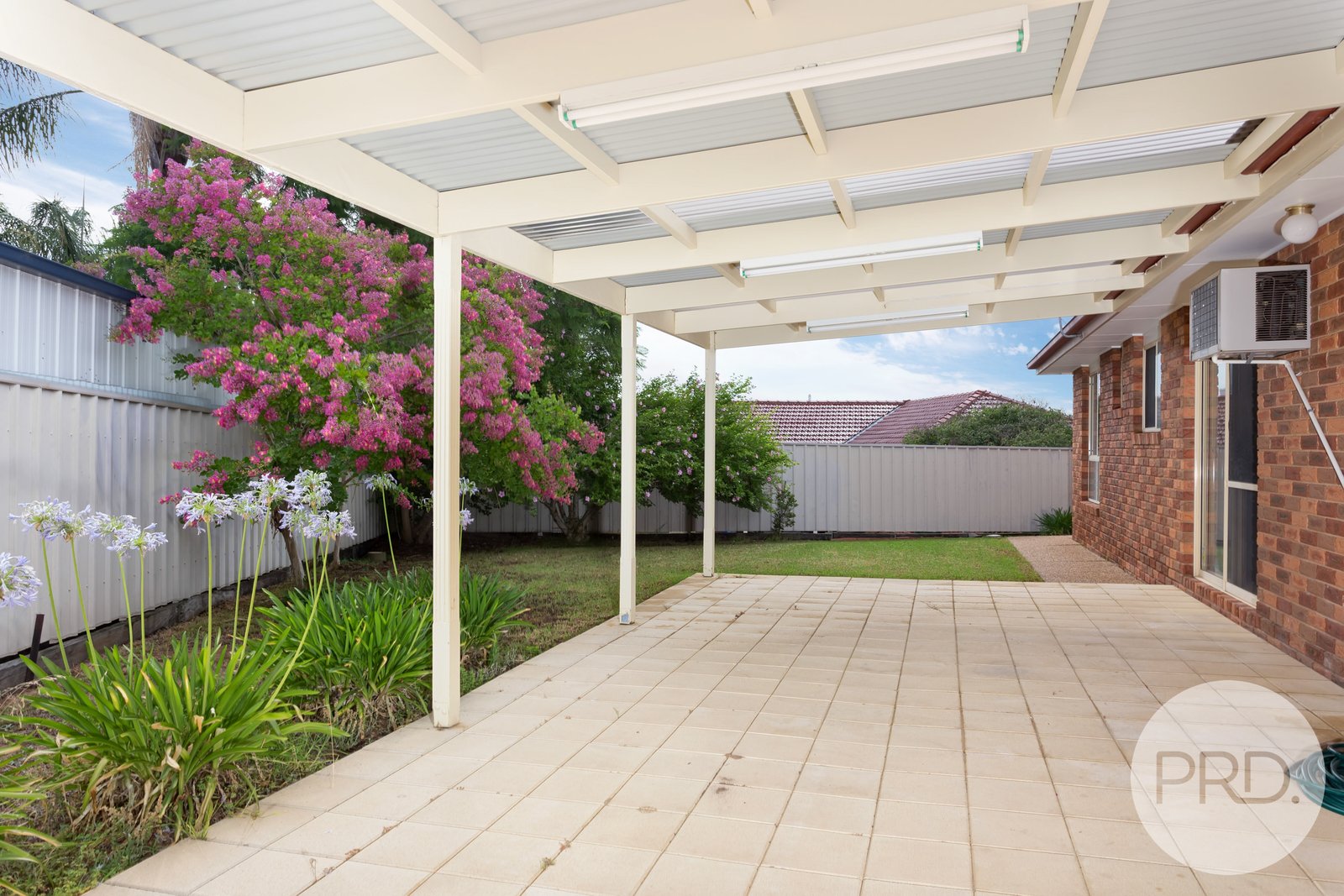 2/5 Minchin Place KOORINGAL 8