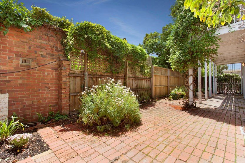 Real Estate and Property in 2/5 Moralla Road, Kooyong, VIC