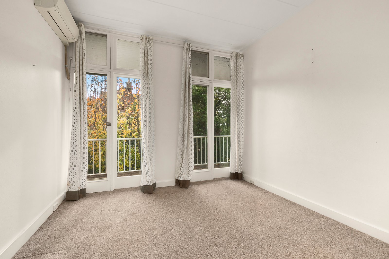 Real Estate and Property in 2/5 Moralla Road, Kooyong, VIC