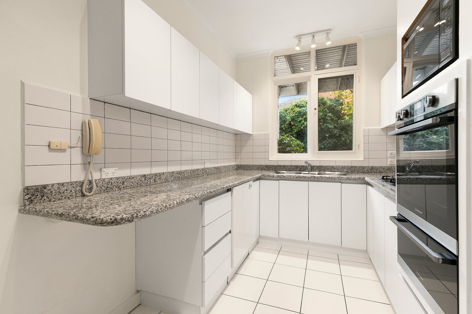 Real Estate and Property in 2/5 Moralla Road, Kooyong, VIC