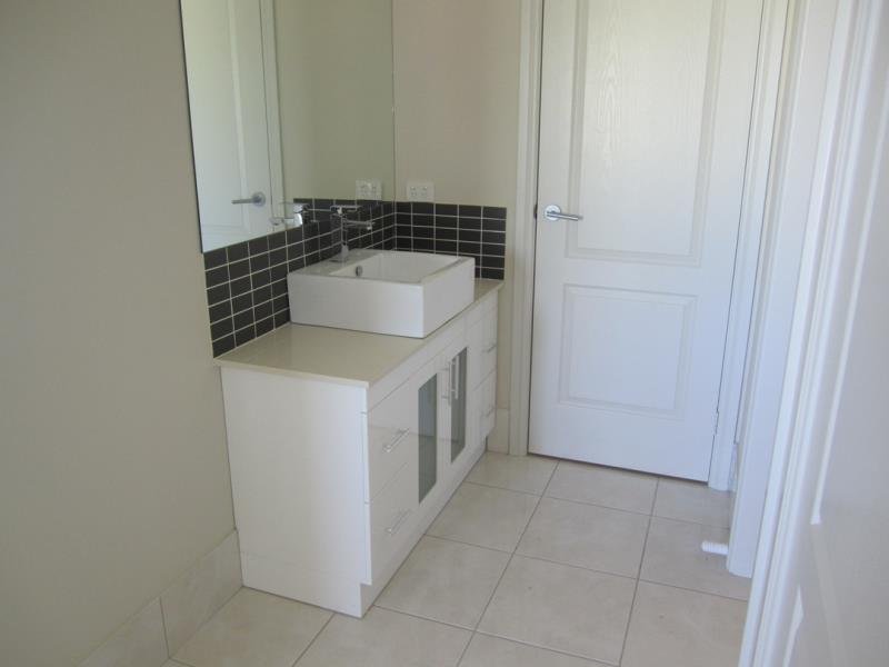 25 Mountain Gum Road TAMWORTH 7