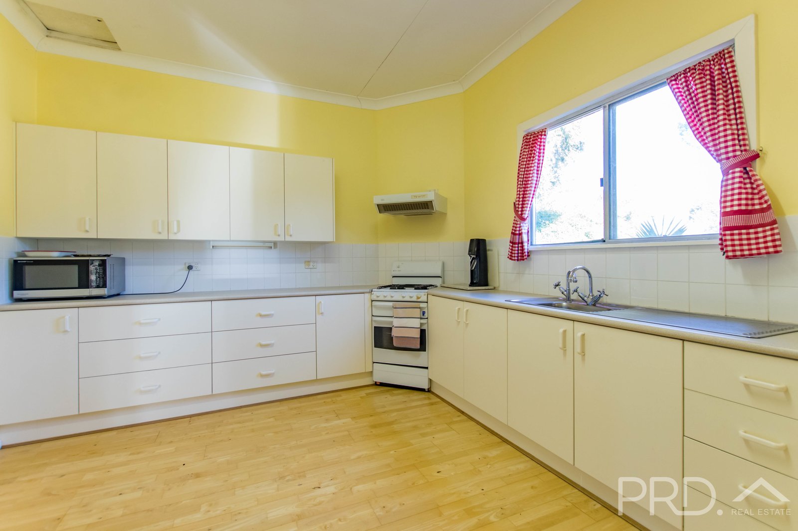 25 Old Gundagai Road ADELONG 8