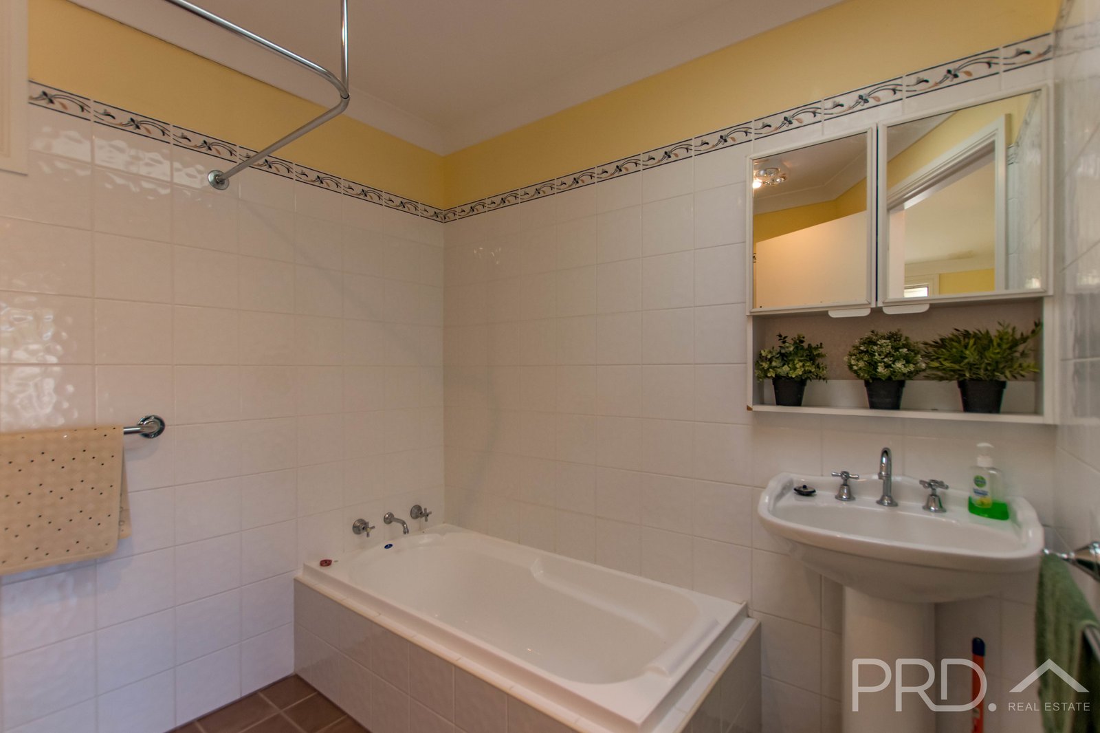 25 Old Gundagai Road ADELONG 12