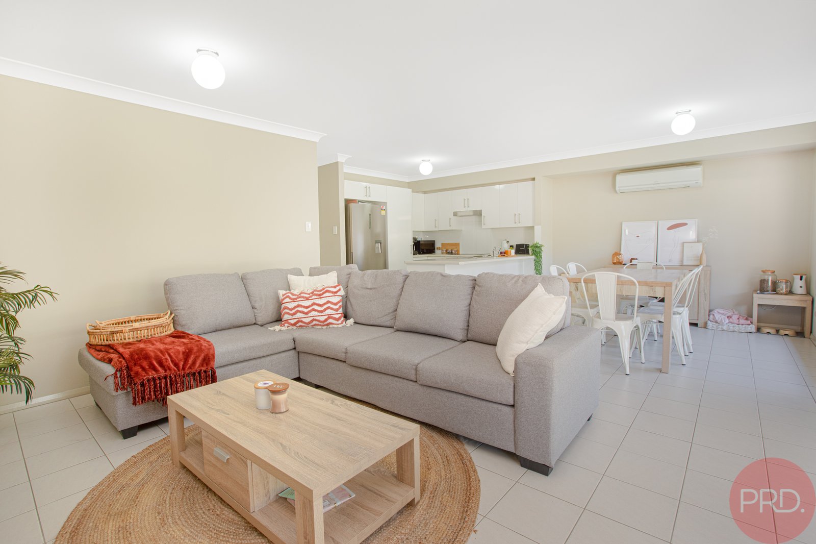 2/5 Parklands Road LARGS 2