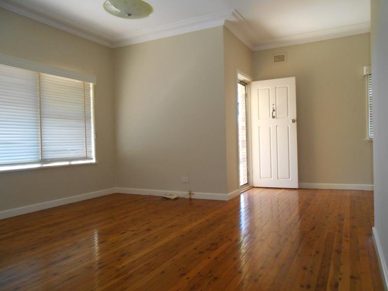 25 Parry Street TAMWORTH 4