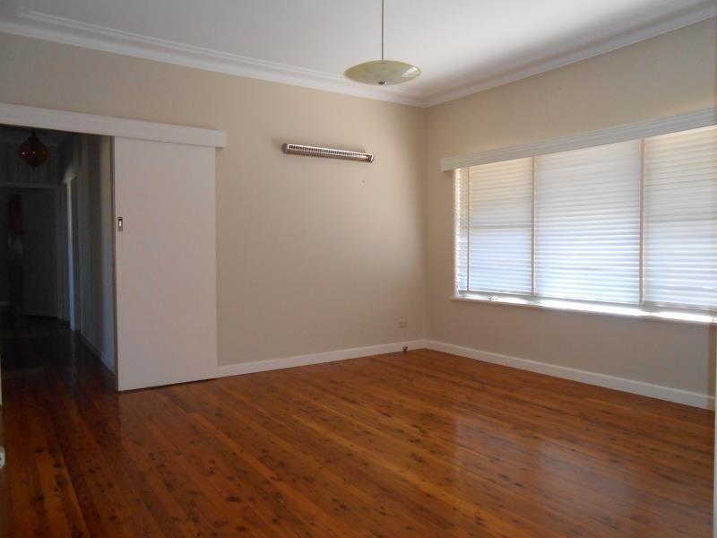 25 Parry Street TAMWORTH 8