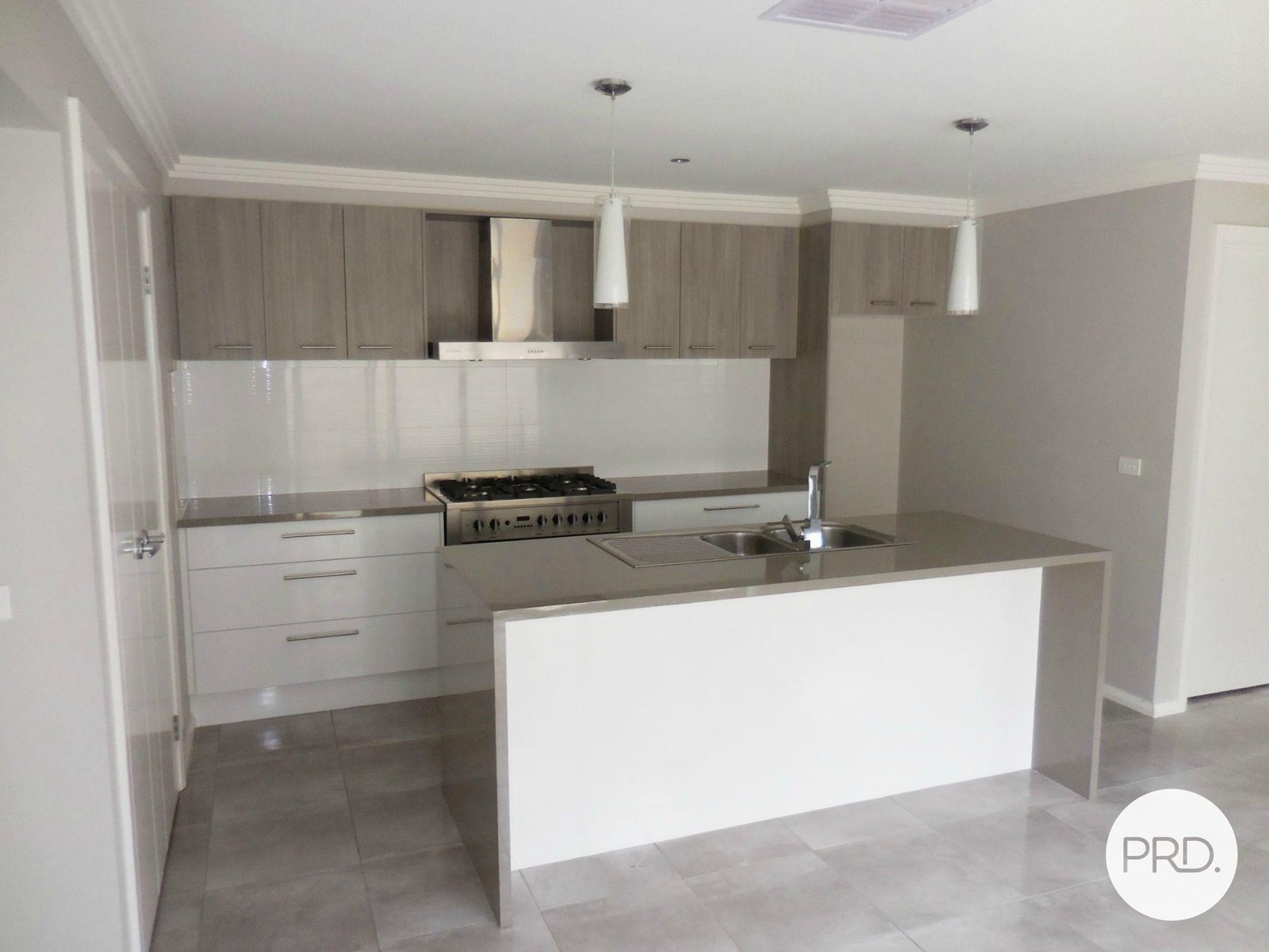 2/5 Penfold Close CANADIAN 2