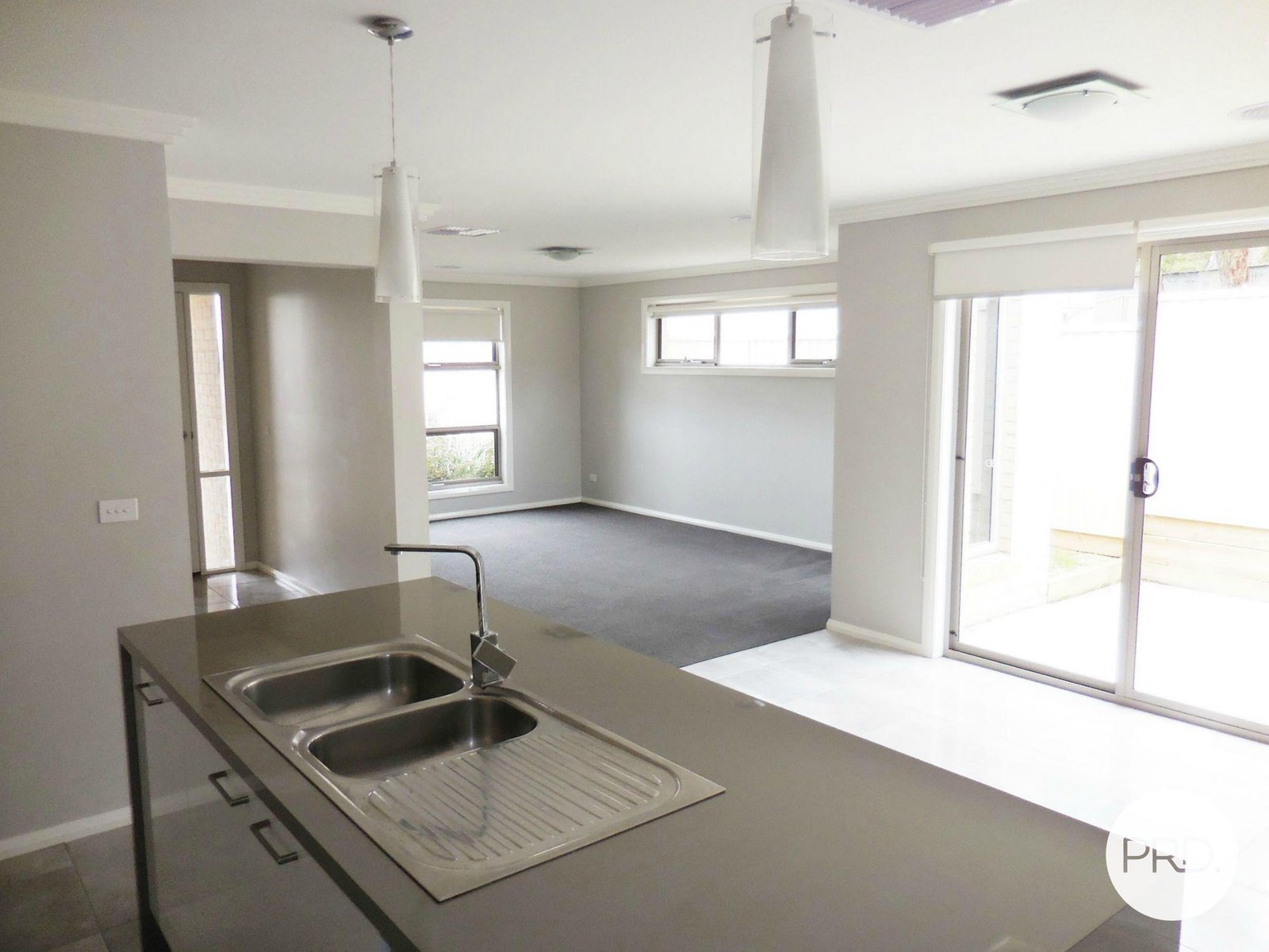 2/5 Penfold Close CANADIAN 4