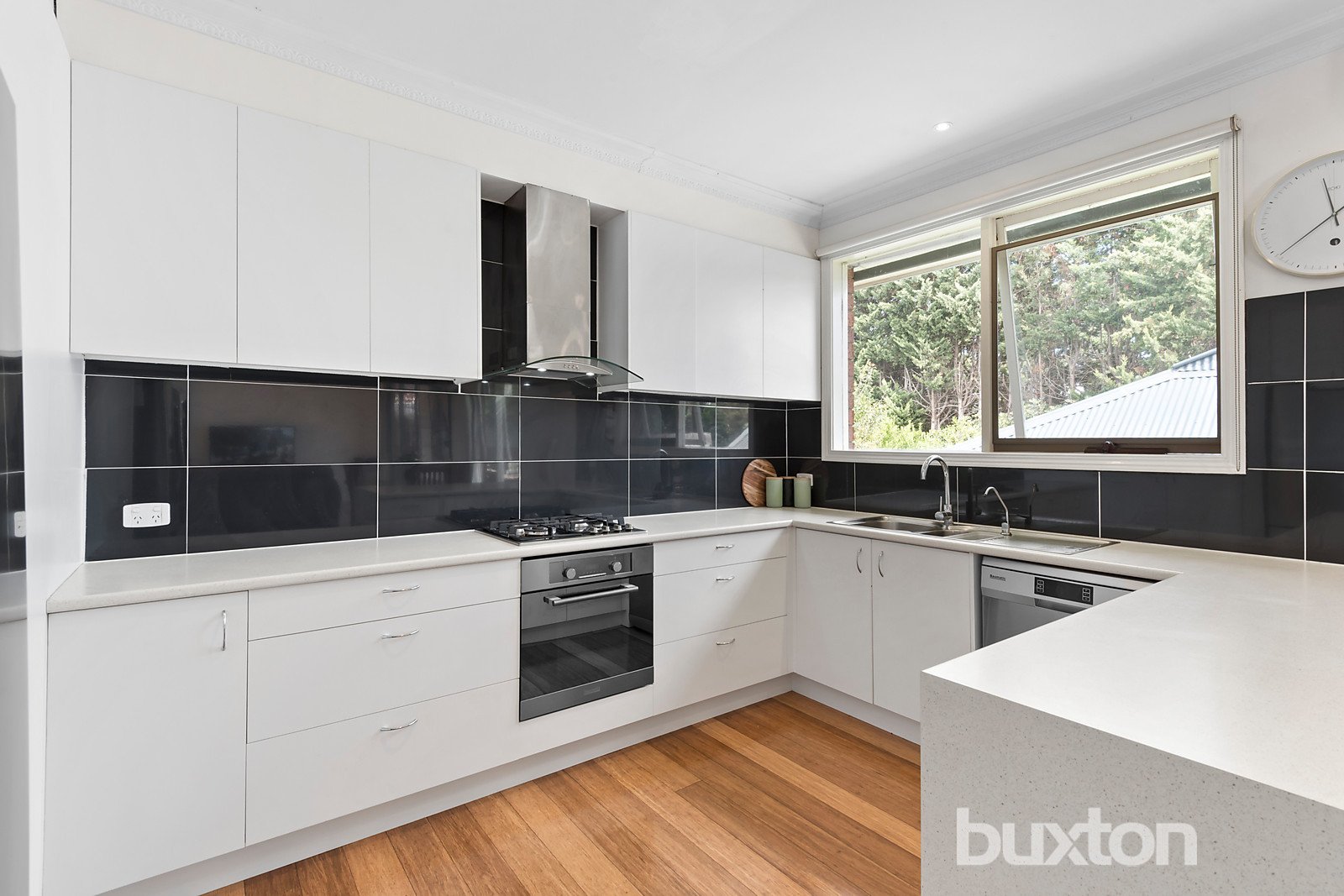 Gallery: 2/5 Pine Crescent