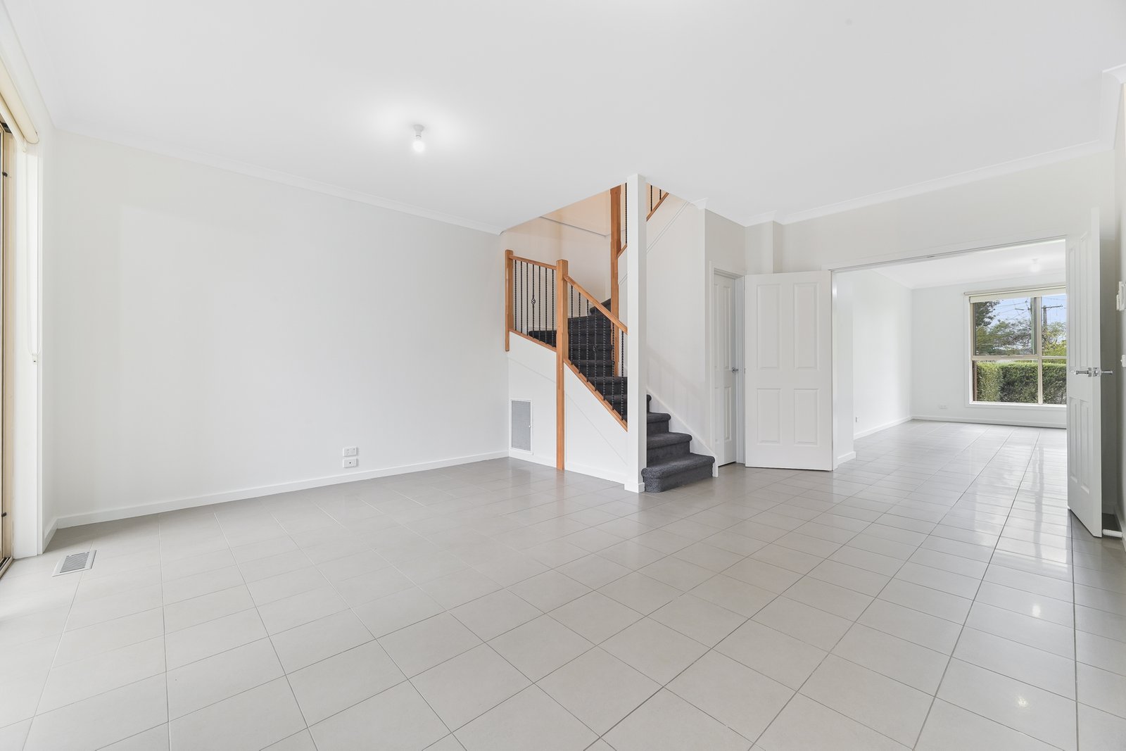 Gallery: 2/5 Pine Tree Avenue